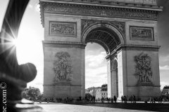 De Arc de Triomphe in Parijs in zwart-wit